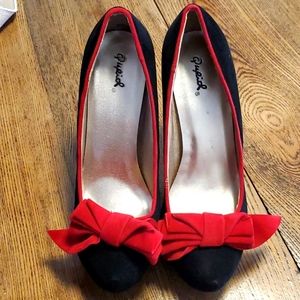 Black heels with red bow